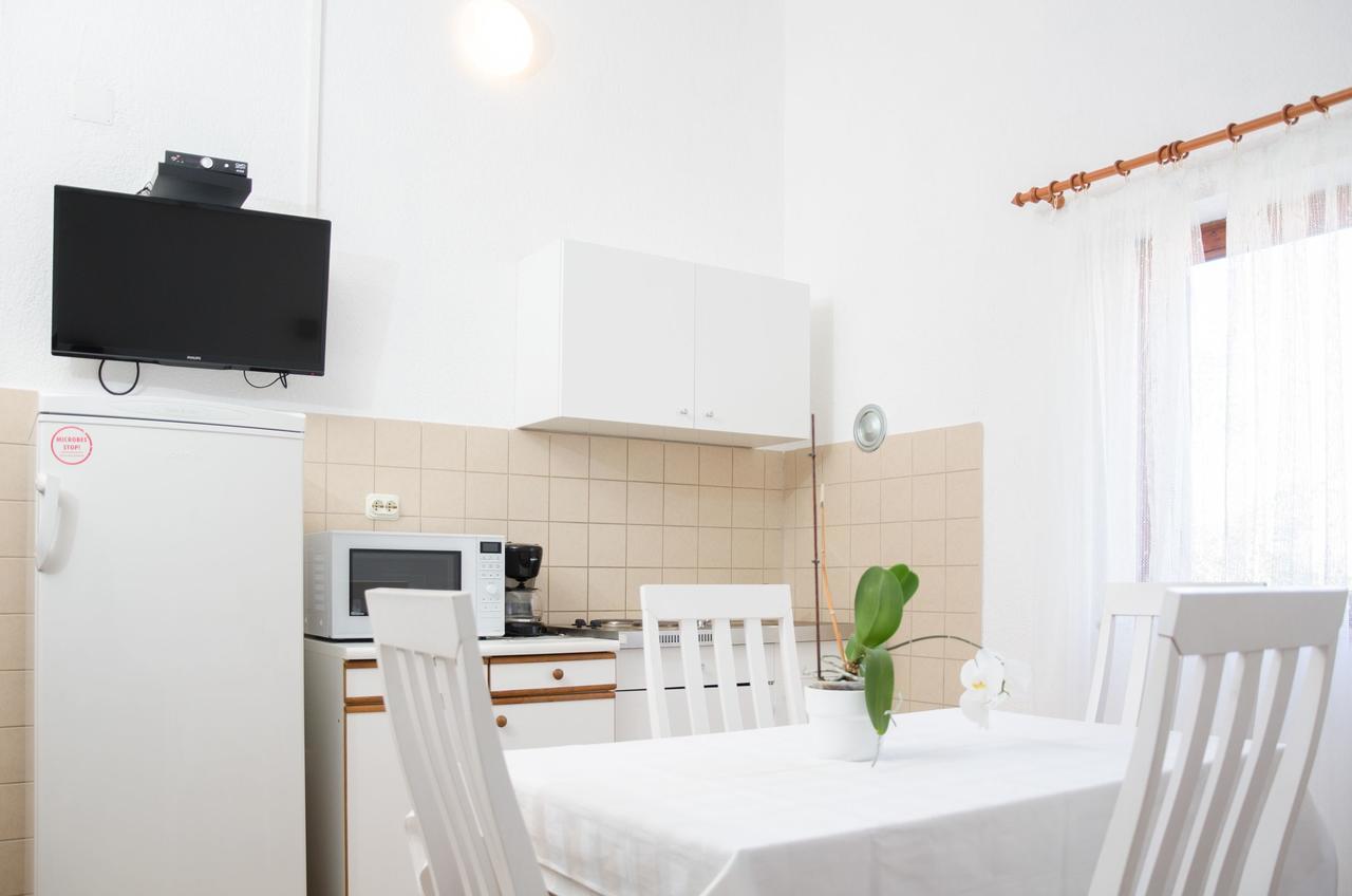 Apartments Sanja Sibinj Krmpotski Exterior photo